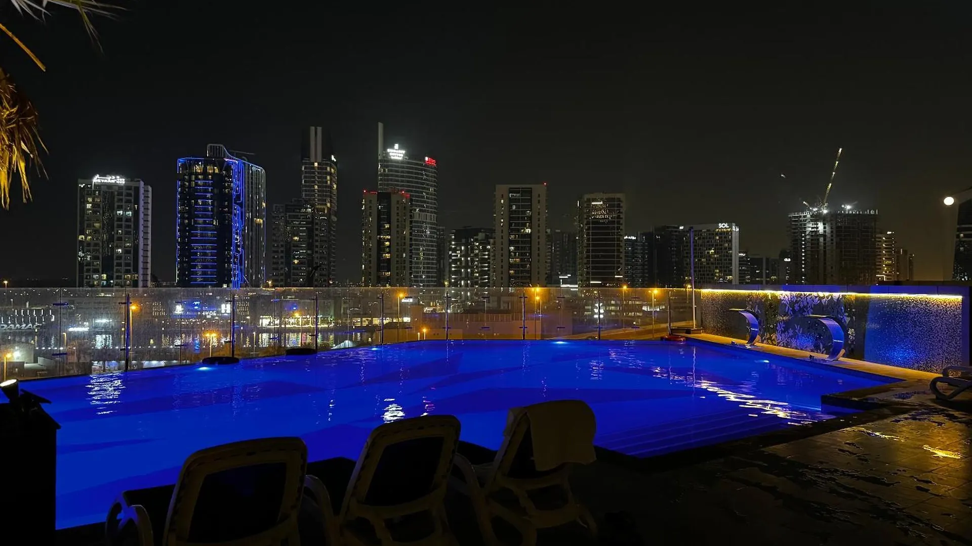 Spacious Studio, 4 Guests In The Heart Of Dubai Apartment