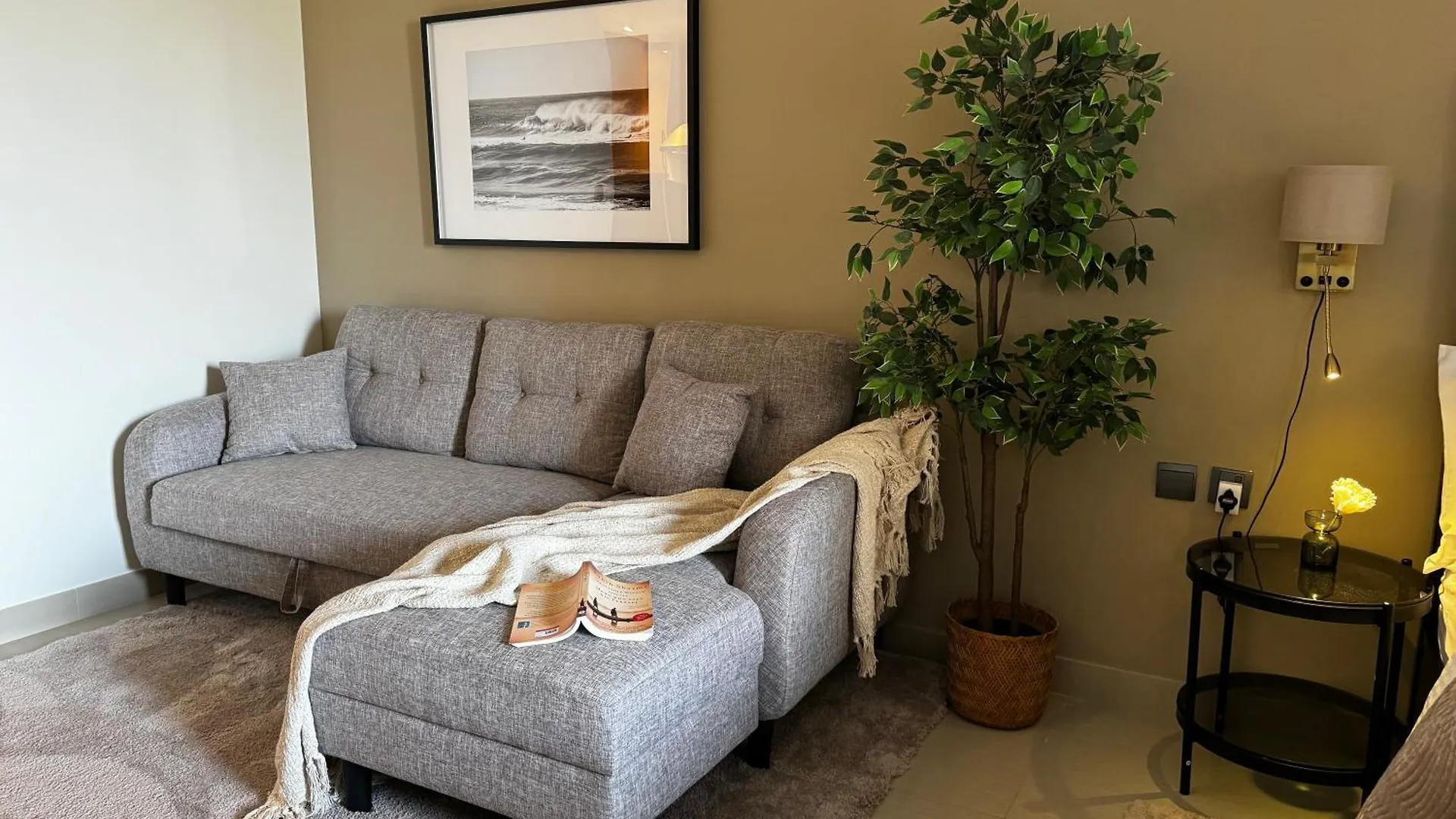 Spacious Studio, 4 Guests In The Heart Of Dubai Apartment